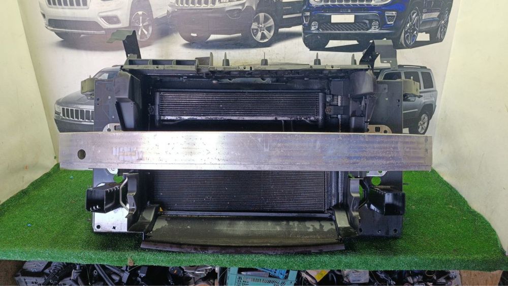 Jeep Cherokee Kl 2014-19 2.4 Установочна панель (телевізор) в зборі