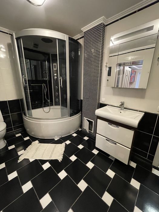 Вільна !оренда 2 кмн квартири площа 700-річчя