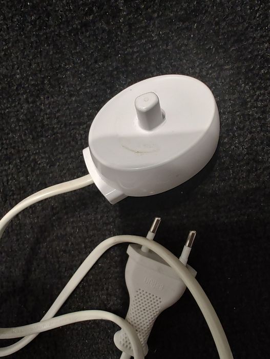 Ładowarka do szczoteczki elektrycznej Braun Oral-B 3757