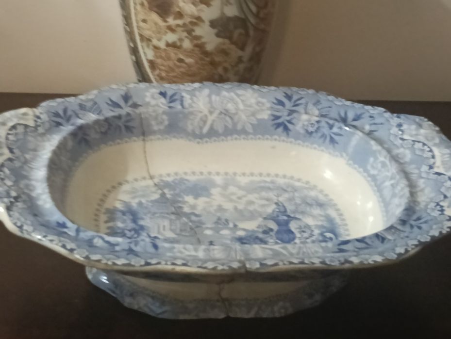 Beautiful 19th-century Davenport terrine, as is