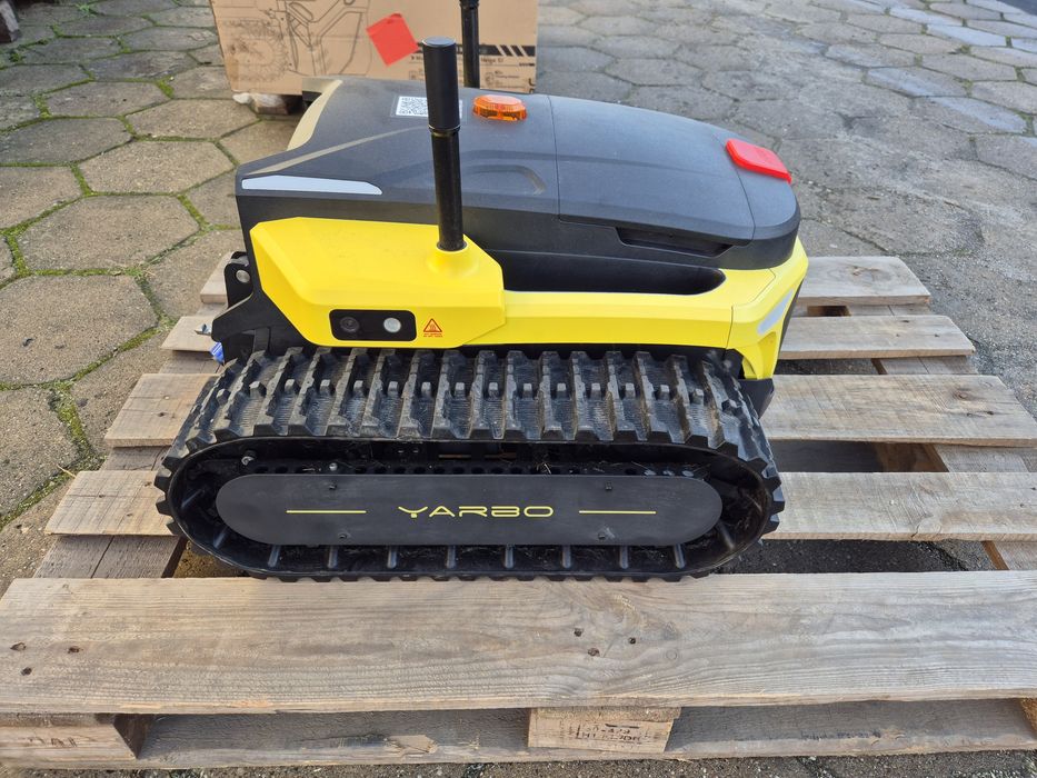 Robot koszący odśnieżający na gąsienica Nawigacja GPS RTK 25000 m2