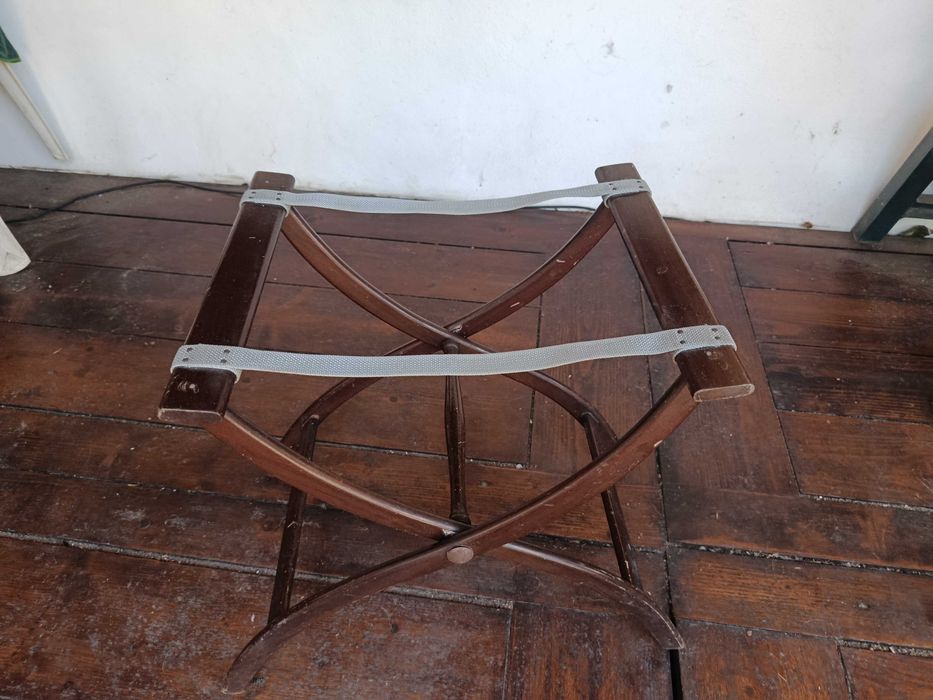 Estrutura suporte tabuleiros dobravel madeira bom estado ex. comer frente TV