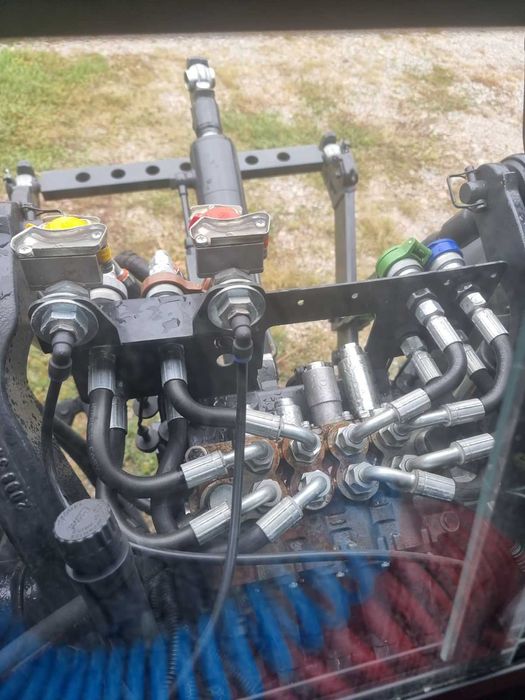 Трактор ArmaTrac 1104 LUX Пневма навес 5т 2 вани Perkins ZF 16+16 АРК