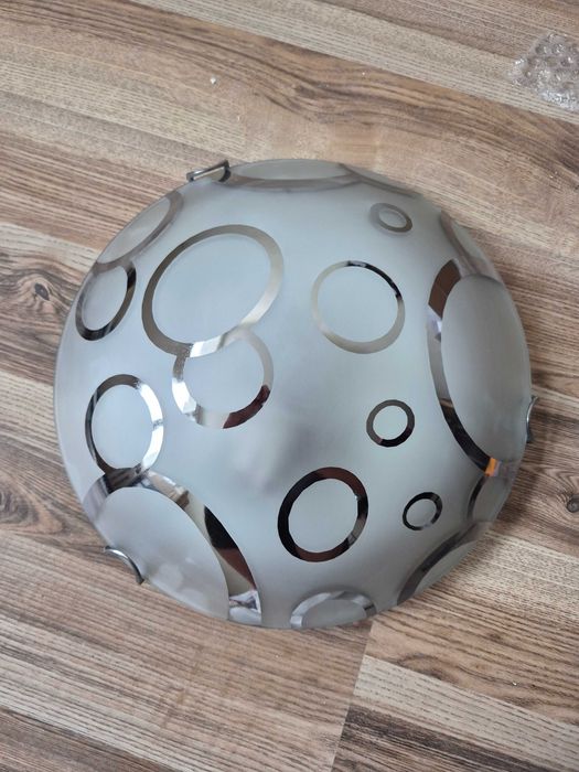 Platfon biało srebrny, do żarówki typu E27