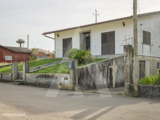 Moradia T3 com terreno localizada a 15 minutos de Aveiro