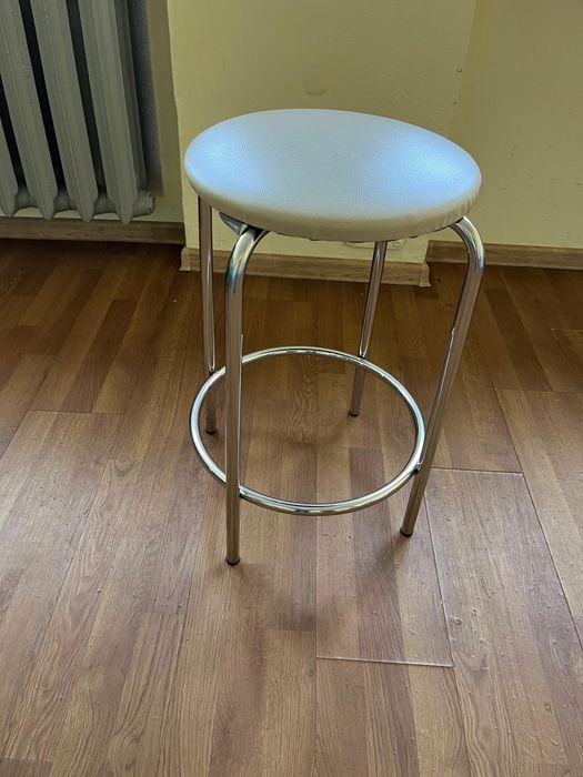 Taborety -średnica 35 cm,wysokość 60 cm