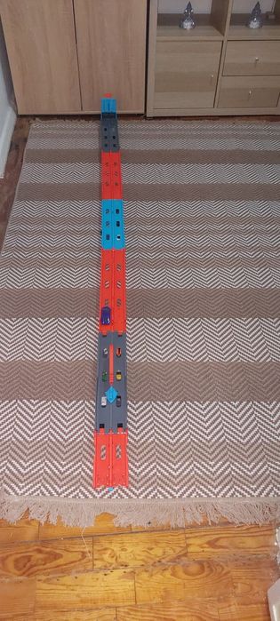 Camião pista hot wheels como novo