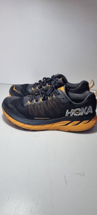 Hoka 42.       .