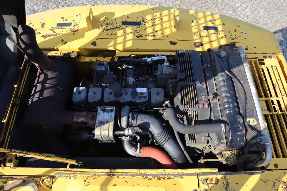 2003 Komatsu PC240NLC-7K Escavadora Giratória de Rastos