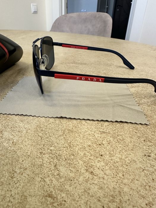 Очки “Prada SPS 53X” в полной комплектации: кейс, микрофибра.