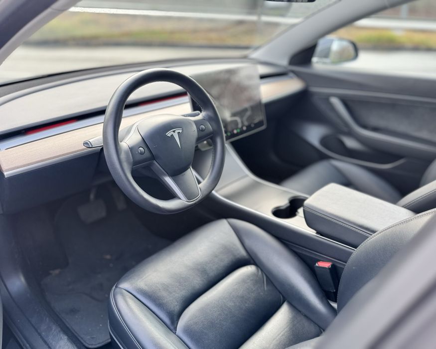 Tesla Model 3 Standard RWD Plus 60 kWh Premium Audio