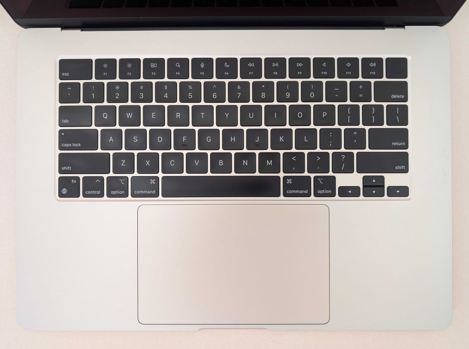 Laptop MacBook Air 15 M3 2024 /15.3 /M3 /8GB /256GB /MacOs Tachoe 26.0