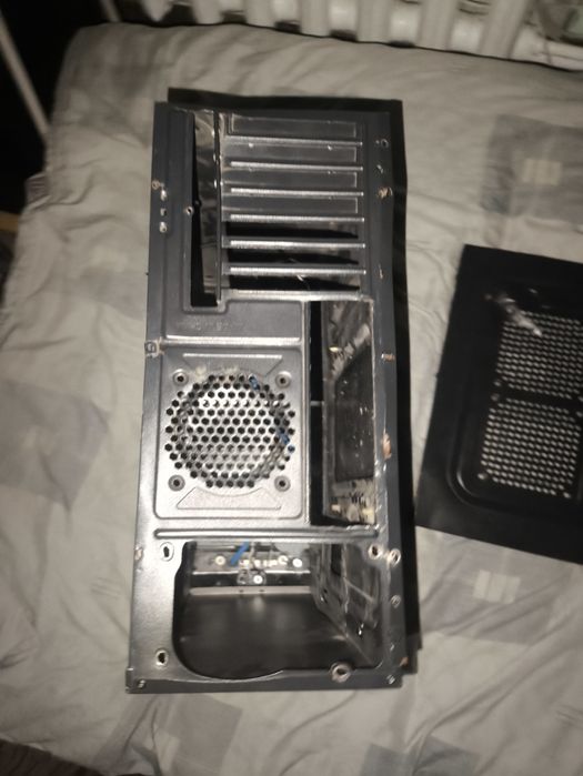 Корпус для комп'ютера пошкодженний!