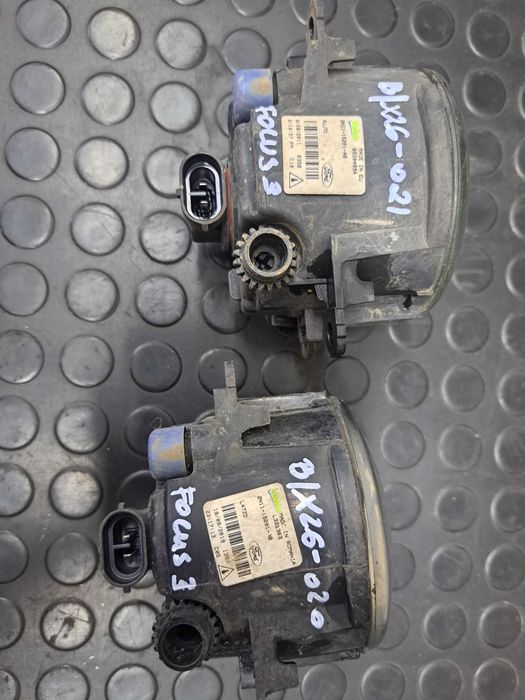 Lampa halogen przód Ford Focus Mk3