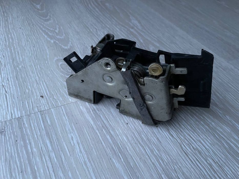 Замок двери багажника BMW E38 7-Series бмв Е34 Е38 механизм защелка