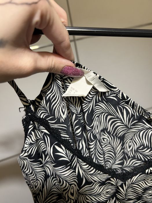 Czarna koszulka na ramiączkach H&M 34
