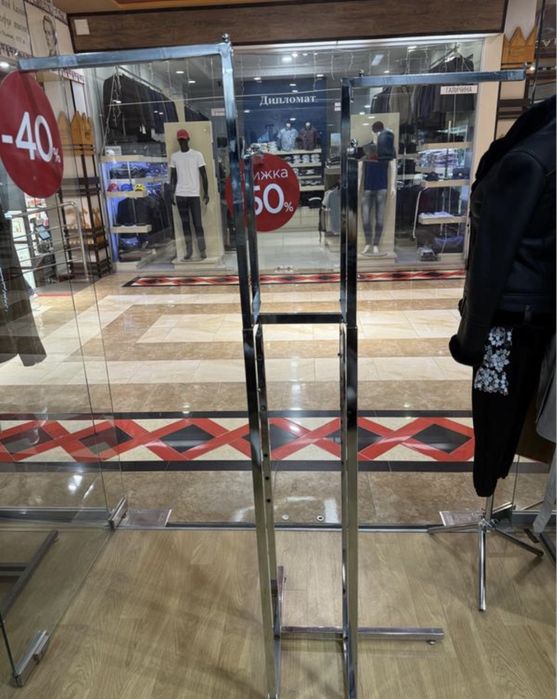 Стійка для одягу