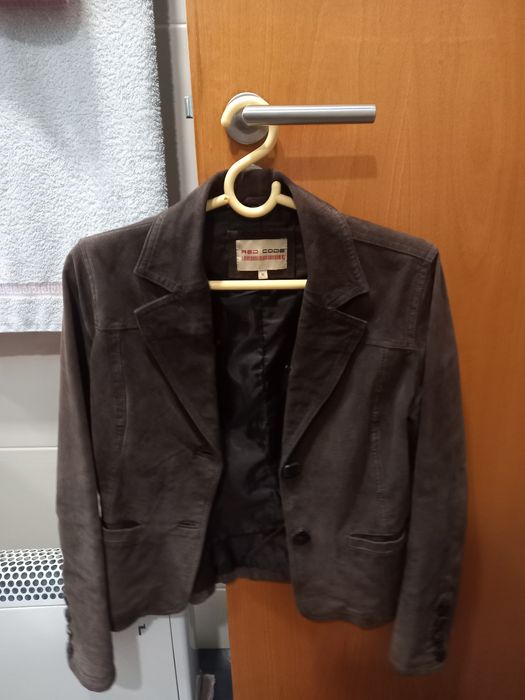 Casaco em couro cintado com pelo sintetico tamanho M