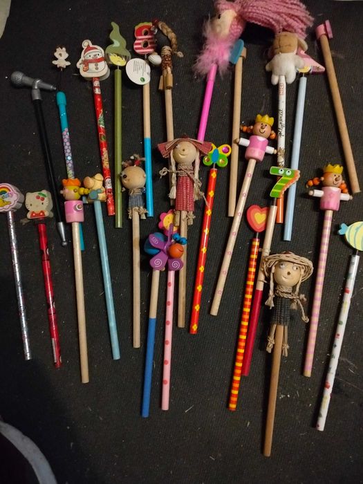 Lápis esferográficas material escolar
