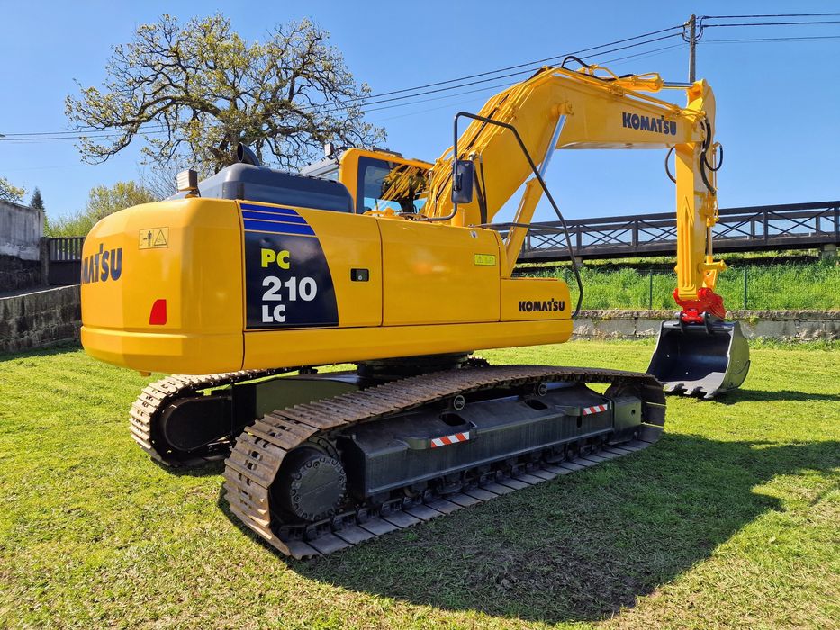 Escavadora komatsu pc 210