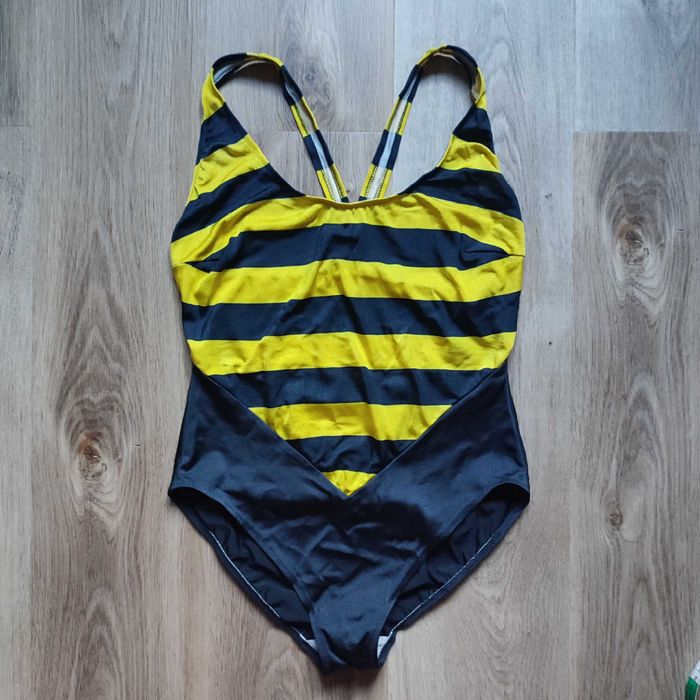 Суцільний купальник C-Cup S