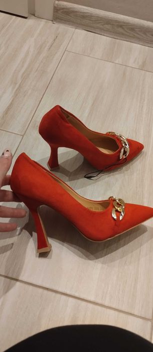 Nowe czółenka na szpilce 37