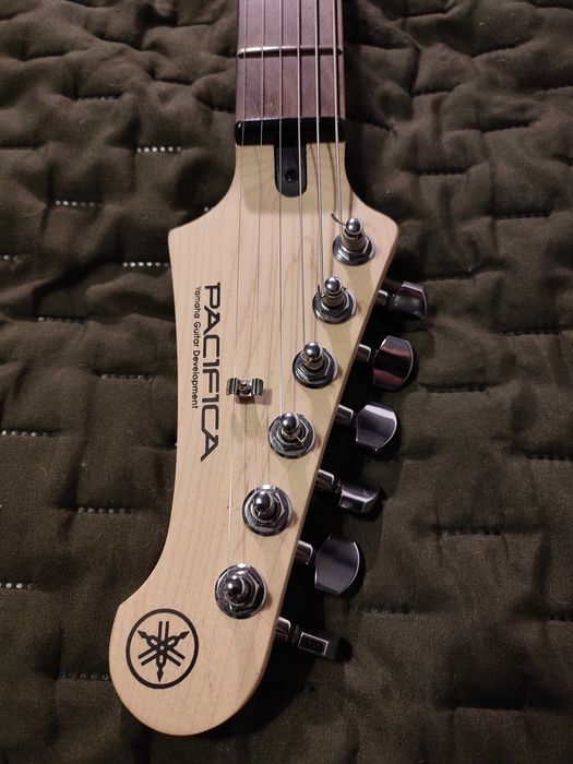 Yamaha Pacifica 112J YNS