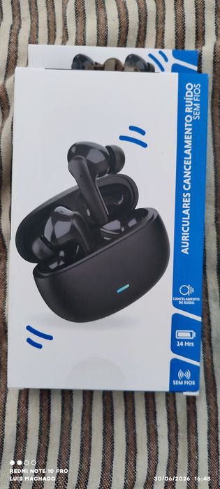 Auriculares wireless com cancelamento de ruído