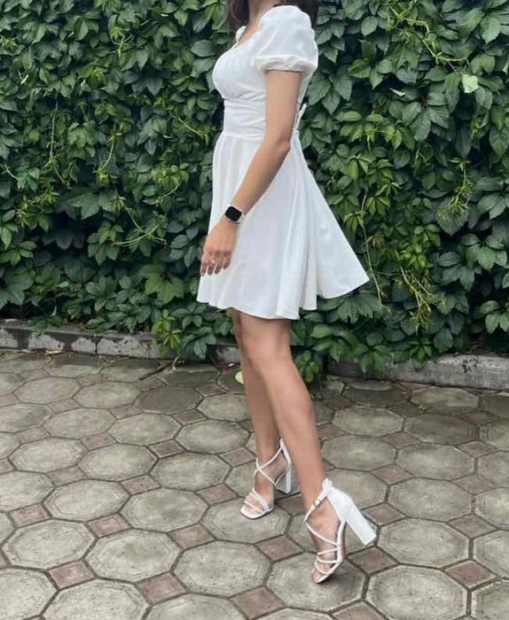 Біла сукня плаття