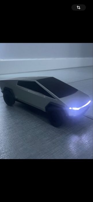 Tesla Cybertruck на радіоуправлінні. Доставка