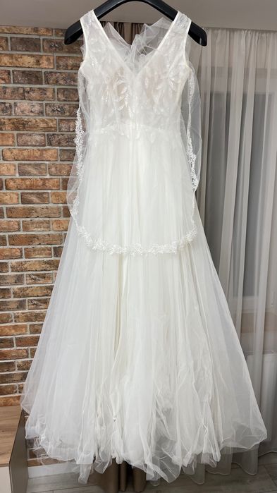 Piękna suknia ślubna M – tiul, koronka, założona raz