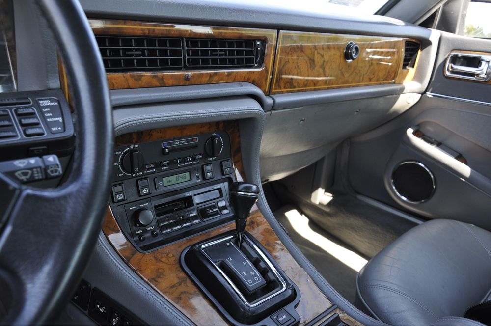 Jaguar Daimelr XJ40 4.0 Benzyna . E38 W140 W124 W123