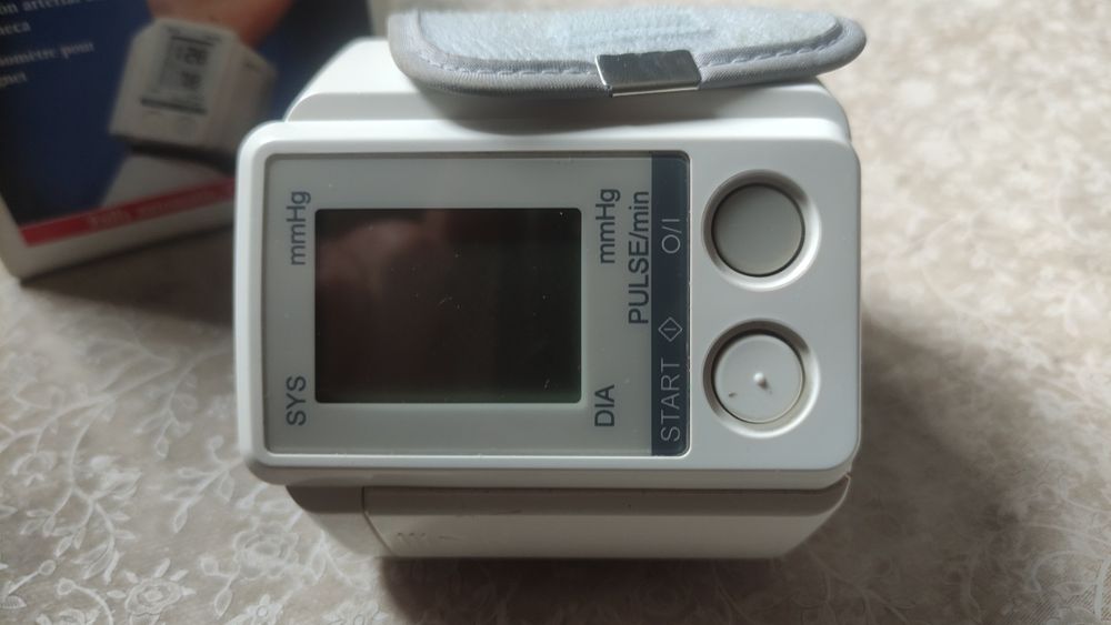 Тонометр на зап'ястя Omron RX неробочий