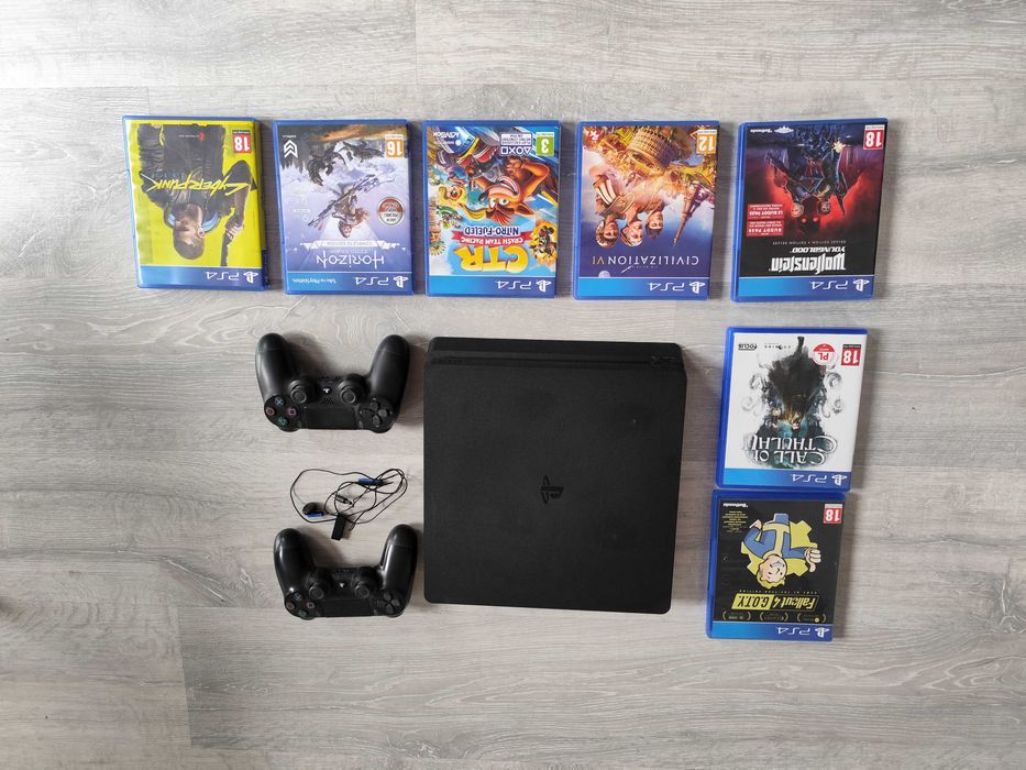 Konsola PlayStation 4 + 2 pad + 7 gier