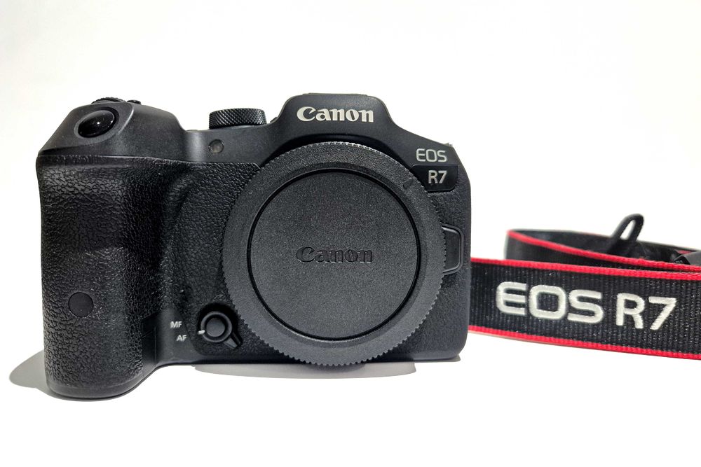 Canon R7 com Objectivas e Acessórios