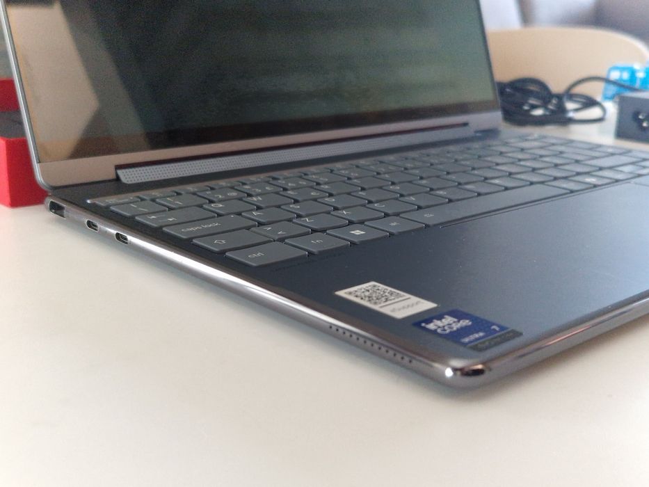 Yoga 9i 2-in-1 14ILL10 OLED touch 4k 2025