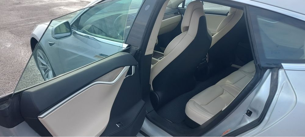 Тесла S 2017 г.