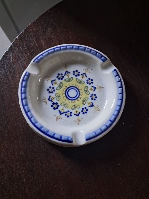 Cinzeiro em ceramica