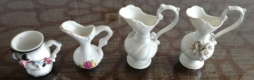 varios conjuntos de objectos decorativos