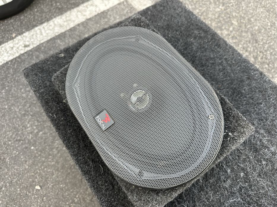 Subwoofer, amplificador e medios Focal