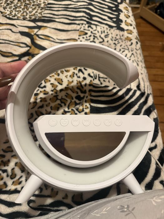 Coluna e candeeiro ,com carregador wireless