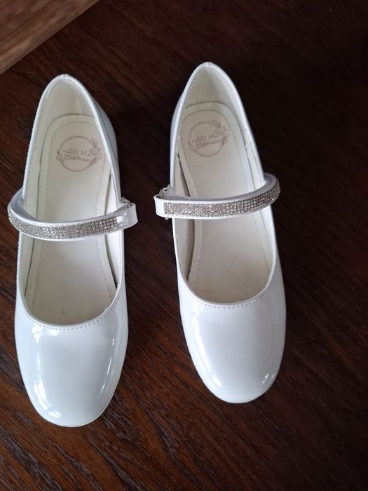 Białe baleriny, buty komunijne, dziewczęce