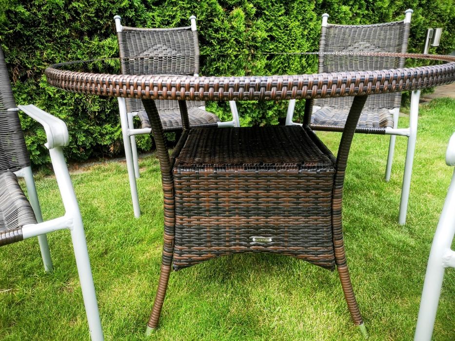 Zestaw ogrodowy stół plus 4 krzesła