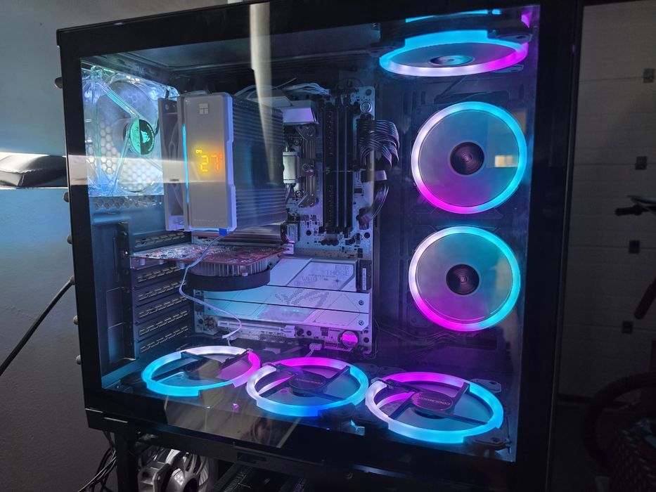 PC Lian Li Ultra 5 235 32GB RAM DDR5 + 5060 TI