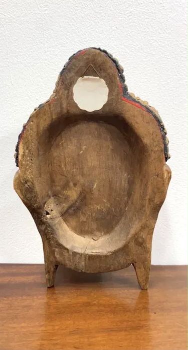 Cabeça de Buda em madeira.