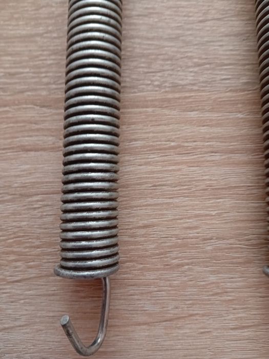 Подарую дві пружини