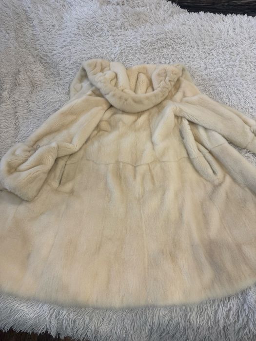 Белая норковая шуба плюшка