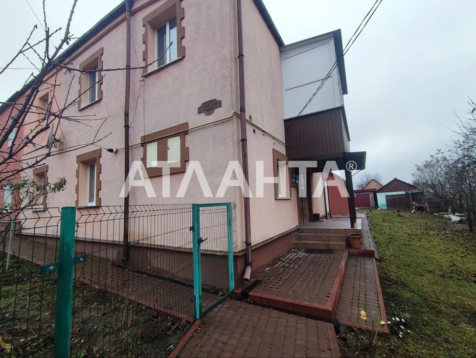 Трикімнатна квартира в центрі Хмільника