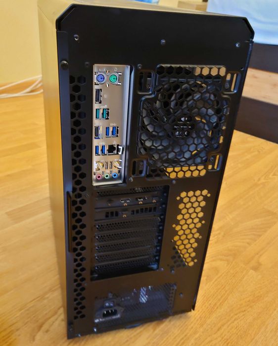 Komputer stacjonarny Intel Core i7 + GeForce RTX 2060