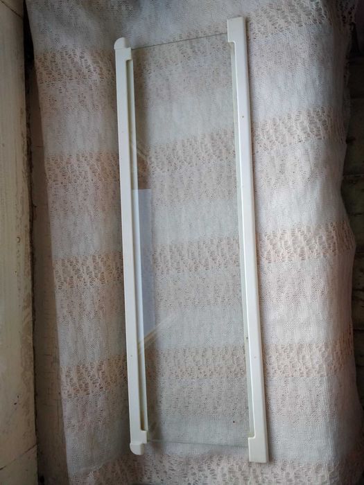 Полки  и  направляющие к холодильнику AEG  3 шт.